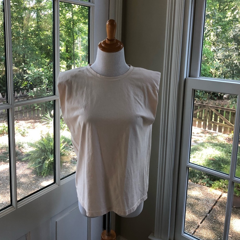 Sanctuary off-white tee with padded shoulders